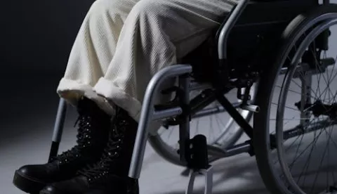 invalid, osoba s invaliditetom, invalidska kolicaskinuto u rujnu 2024.