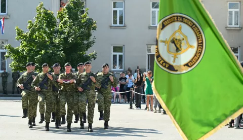 Požega, 30.08.2024. - Predsjednik Republike i vrhovni zapovjednik Oružanih snaga RH Zoran Milanović sudjelovao je na svečanoj prisezi 43. nara&scaron;taja ročnih vojnika na dragovoljnom vojnom osposobljavanju u Vojarni 123. brigade HV-a na kojoj je održao prigodni govor. foto HINA/ Ured predsjednika Republike Hrvatske/ Dario Andri&scaron;ek/ ml