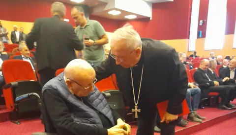 ĐAKOVO - rujan 2024.PREDSTAVLJENE 3 KNJIGE đakovačko-osječkog nadbiskupa u miru mons. dr. sc. Marina SrakićaMarin Srakić, sabrana djela 13. knjiga "Sve za vjeru i jedinstvo naroda: Život i djelo mons. Antuna Ak&scaron;amovića (1875. - 1959.), biskupa đakovačkog i srijemskog (1920. - 1951.)", 14. knjiga "Biskupijski vremeplov: Izabrane teme iz povijesti Đakovačke i Srijemske biskupije"&nbsp;te 15. knjiga "Uspomene i sjećanja: Crtice iz života i rada mons. dr. sc. Marina Srakića, đakovačko-osječkog nadbiskupa u miru".