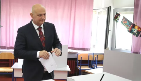 Zagreb, 09.06.2024. - Mislav Kolaku&scaron;ić glasao je na glasačkom mjestu 171 za izbor zastupnika u Europski parlamentu. Na fotografiji Mislav Kolaku&scaron;ić. foto HINA /Zvonimir KUHTIĆ/ kuzo