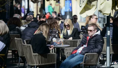 12.03.2023., Zagreb - Terase kafica prepune su gradjana koji su iskoristili ovu suncanu nedjelju za odmor. Photo: Neva Zganec/PIXSELL