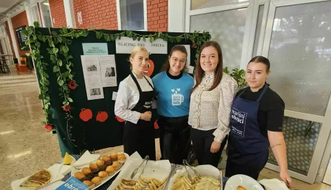 VINKOVCIU Srednjoj strukovnoj školi Vinkovci proveli su volontersku akciju za pomoć svjetskoj organizaciji Marijini obroci Hrvatskelistopad 2024.