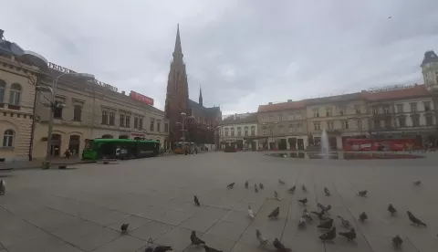 Tramvaji. obrnuto - tastoj - Trg7. svibnja 2021.