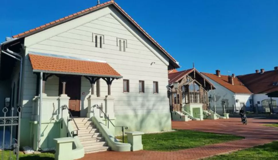 Kurija Normann, sagrađena 1830., zaštićeno je kulturno dobro