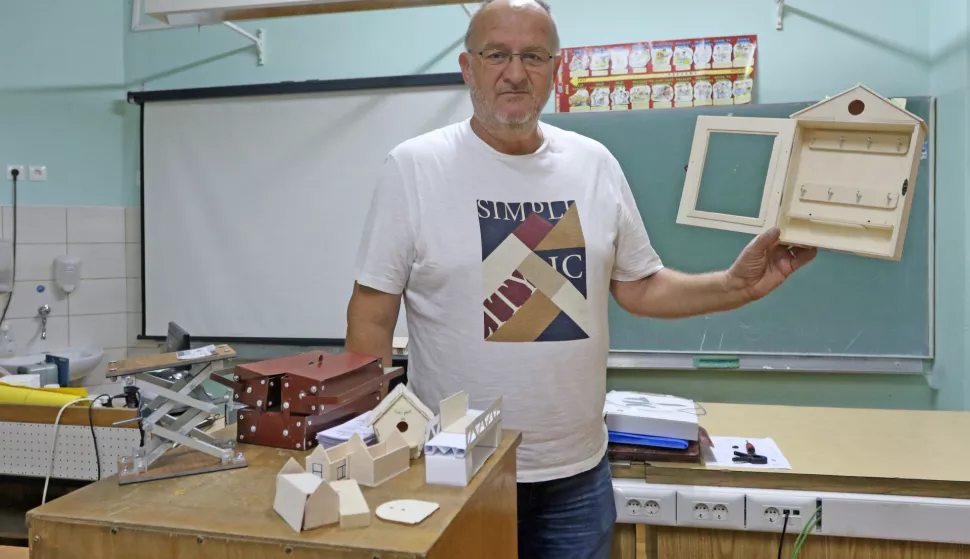 Osijek, 12. 06. 2024, Osnnovna skola Tin Ujevic. Prof. tehnicke kulture, Srecko Ivkovic, koji je dobio drzavnu nagradu Faust Vrancic.
snimio GOJKO MITIĆ