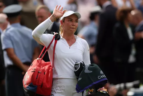 epa11472632 Donna Vekic of Croatia reactsafter losing against Jasmine Paolini of Italy during their Women's Singles semi final match at the Wimbledon Championships, Wimbledon, Britain, 11 July 2024. EPA/NEIL HALL EDITORIAL USE ONLY