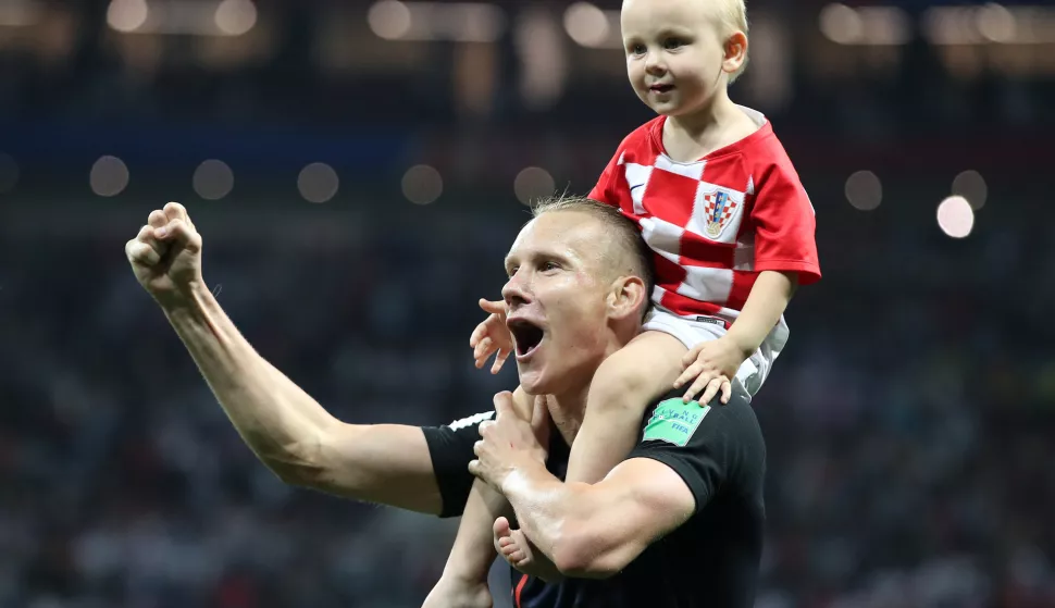 Moskva, 11.07.2018. - Nogometai Hrvatske plasirali su se u finale SP u Rusiji nakon to su u srijedu u Moskvi u polufinalnom susretu svladali Englesku sa 2-1 nakon produetaka, a pobjednički gol zabio je Mario Mandukić u 109. minuti. Na fotografiji David i Domagoj Vida. foto HINA/ Damir SENČAR/ lsd