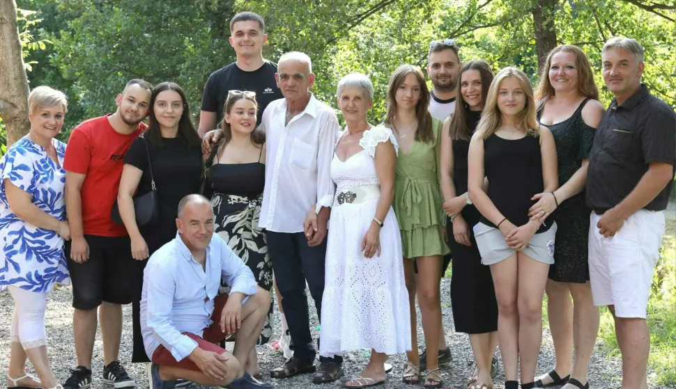 S djecom, unučadi, zetom i snahom