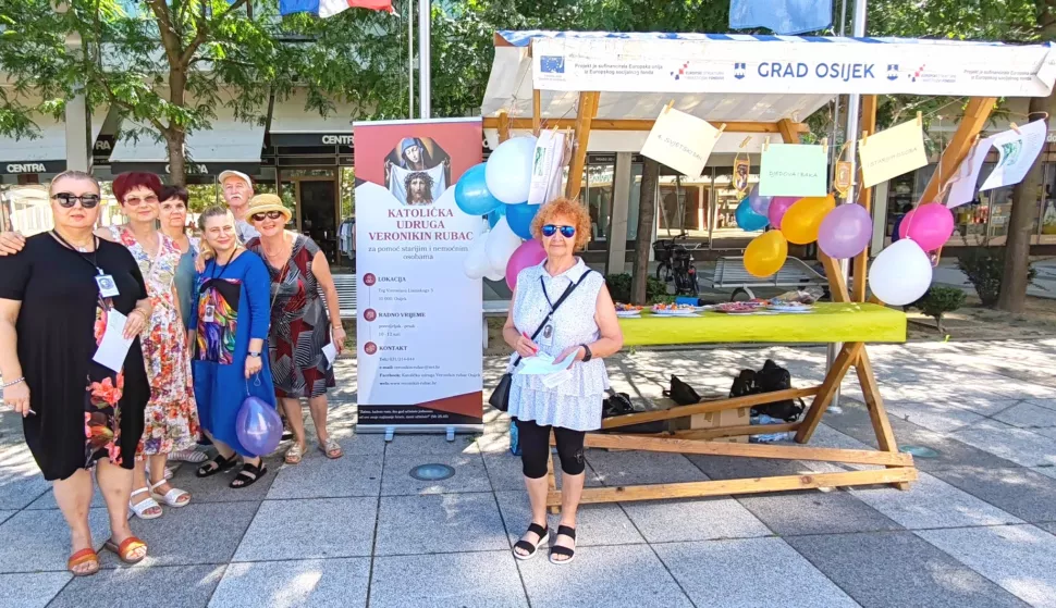 Volonteri "Veronikinog rupca" četvrti put obilježili Svjetski dan baka, djedova i svih starijih osobasrpanj 2024.Snimila: Nevenka Špoljarić