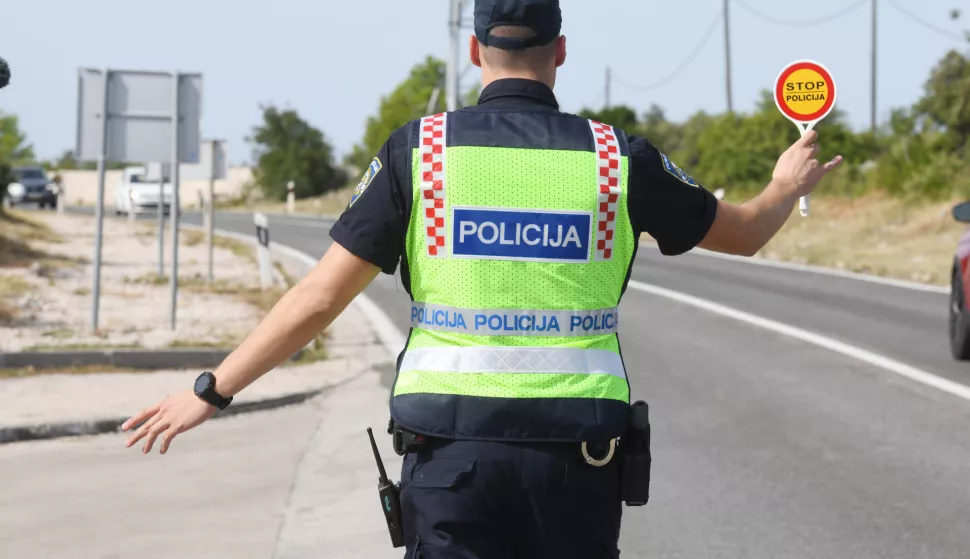 20.09.2023., Sibenik - Prometna policija PU Sibensko-kninske ukljucila se u akciju Dan bez poginulih u prometu. Akcija se provodi na nivo Europske unije (ROADPOL) a za vrijeme provodjenja iste, na podrucju svih policijskih uprava u Republici Hrvatskoj provodit ce se pojacane preventivno-represivne aktivnosti s ciljem suzbijanja najtezih prometnih prekrsaja iz skupine brzine, alkohola, nekoristenja sigurnosnog pojasa te nepropisne upotrebe mobitela za vrijeme voznje. Photo: Hrvoje Jelavic/PIXSELL