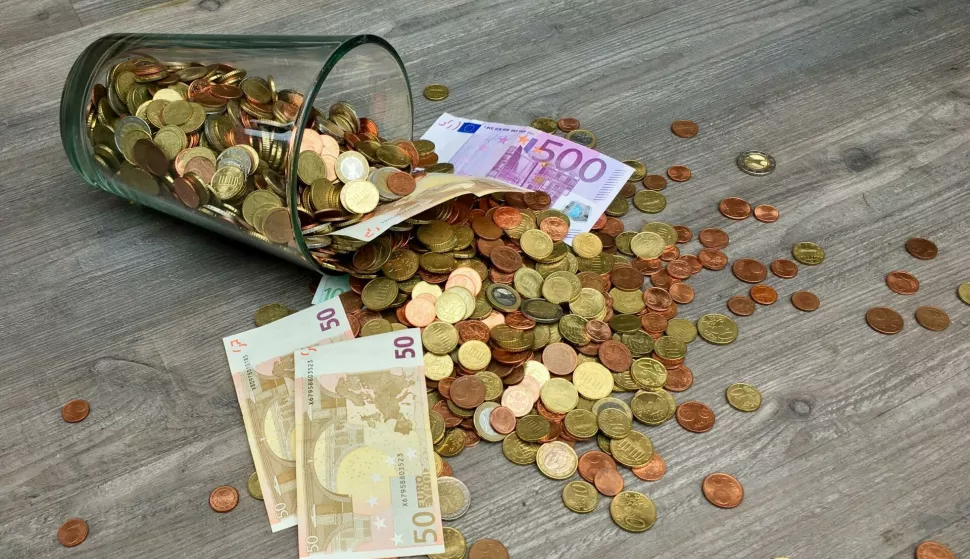 novac, euri, štednja