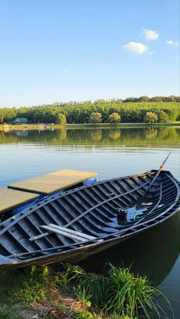 Lađa od slavonske hrastovine u svibnju je porinuta u Bosut