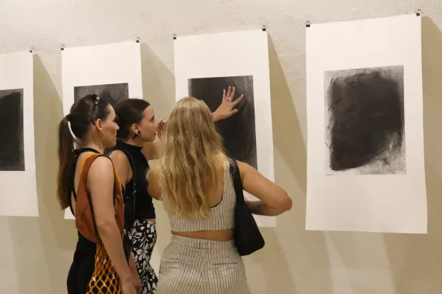 Osijek, 02. 08. 2024, HDLU - Istok galerija Kazamat. Bure baruta 13, otvorenje izložbe. Antonija Magdić, Stella Perica i Nata&scaron;a Takač.snimio GOJKO MITIĆ
