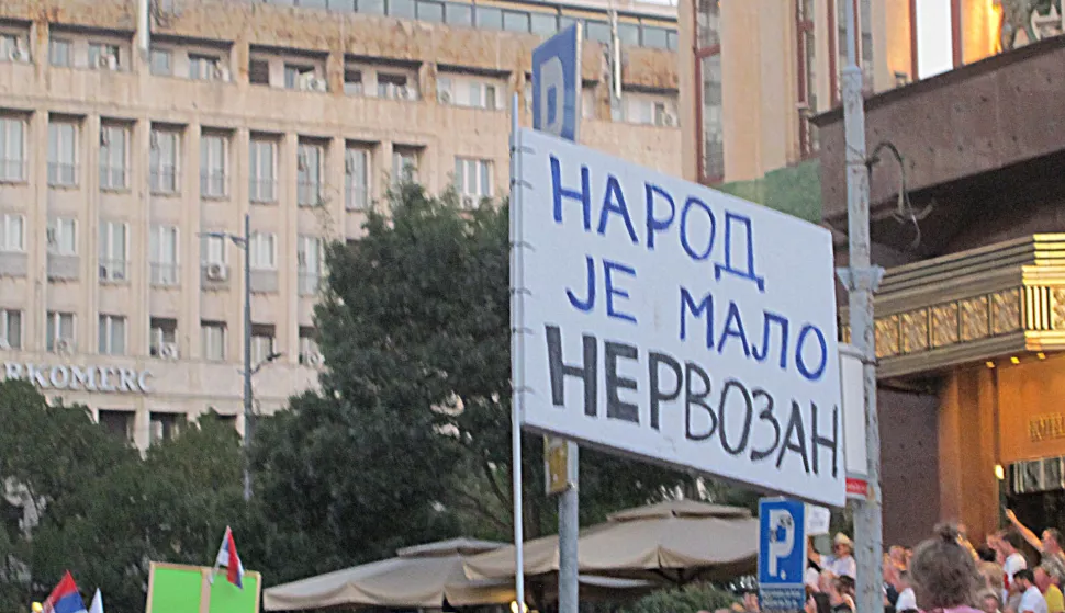 Beograd, 10.08.2024 - Deseci tisu?a ljudi prosvjeduju u subotu nave?er u sredi?tu Beograda protiv rudarenja litija na poziv ekolo?kih udruga i pokreta zahtjevaju?i od vlade da usvoji Zakon o trajnoj zabrani geolo?kih istra?ivanja i eksploatacije litija i bora u Srbiji. foto HINA/ Velimir ILI?/ ik