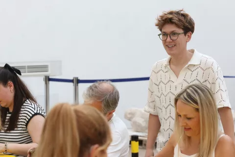 Osijek, 14, 08. 2024, Tvrđa, Trg Svetog Trosjstva, Arheolo&scaron;ki muzej, Kiparska radionica za odrasle i ku&scaron;anje vina.snimio GOJKO MITIĆ