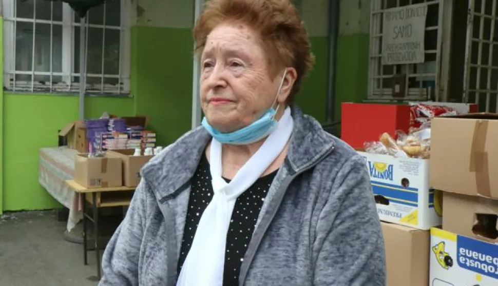 Osijek, 01.10.2020. - Strossmayerova 68 - podjela donacija u Rijeci ljubavi u povodu Medunarodnog dana starjih osoba. Stefica Cucak voditeljica Rijeke LjubaviFOTO: Zeljko Sepic