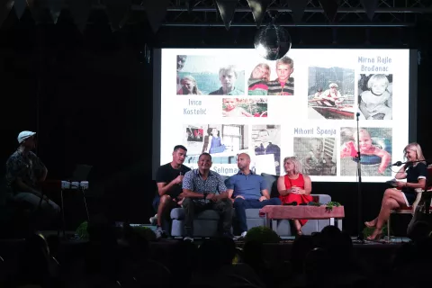 Osijek, 27. 08. 2024, Tvrđa, dvori&scaron;te Kazamata, Ekonomska &scaron;kola, Stara pekara, Dom tehnike, Trg Vatroslava Lisinksog, Zemlja bez granica, radionice, sportsak parlaonica...Ivica Kostelić, Mihovil &Scaron;panja, Robert Seligman, Mirna Rajle Brođanac i voditeljica Ur&scaron;ula Tolj.snimio GOJKO MITIĆ