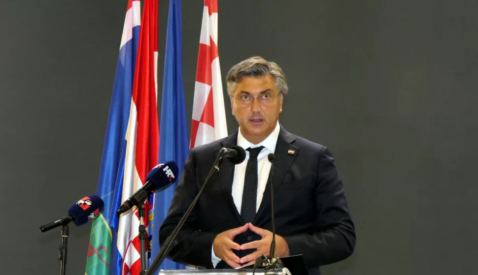 Petrinja, 09.09.2024. - U Petrinji je danas otvorena nova zgrada Srednje &scaron;kole Petrinja, svečano je otvorena i obnovljena zgrada "Hrvatski dom" u kojem je smje&scaron;teno POU Petrinja te zgrada katastra i arhiva. Na fotografiji Andrej Plenković. foto HINA/ Nikola BLAŽEKOVIĆ/ tm