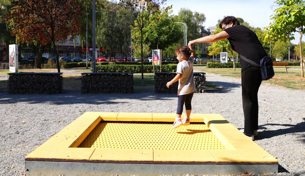 Osijek, 12. 09. 2024., Trg B. Jelačića, Donji grad, slobodnjaci, DGO slobodnjaci, slobodnjak, dječje igrali&scaron;te, igraSNIMIO BRUNO JOBST