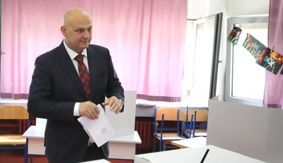 Zagreb, 09.06.2024. - Mislav Kolaku&scaron;ić glasao je na glasačkom mjestu 171 za izbor zastupnika u Europski parlamentu. Na fotografiji Mislav Kolaku&scaron;ić. foto HINA /Zvonimir KUHTIĆ/ kuzo