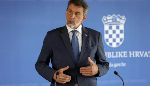 Zagreb, 11.07.2024 - Ministar znanosti, obrazovanja i mladih Radovan Fuchs, nakon sjednice Vlade dao je izjavu za medije o pomaku početka &scaron;kolske godine.foto tHINA/ Damir SENČAR /ds