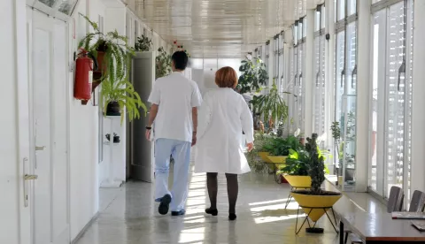 RIJEKA,07.03.2012.RIJEKAKBC RIJEKA BOLNICA SU&Scaron;AK TISKOVNA KONFERENCIJA POVODOM OBALJENE OPERACIJA SNIŽAVANJA TLAKA (VISKI TLAK)NA FOTO:ILUSTRACIJA DOKTOR, LIJEČNIK, DOKTORI, ZDRAVSTVO, BOLNICA, SNIMIO: SERGEJ DRECHSLER