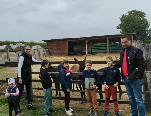 Hranili magarce, skupljali lje&scaron;njake i upoznali se sa seoskim načinom života