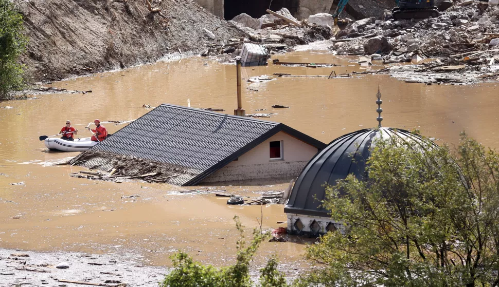 04.10.2024., Jablanica, BiH - Velike poplave zahvatile su dijelove BiH. Najteze je pogodjena Jablanica, gdje je, prema nekim informacijama, poginulo vise od 10 osoba. Situacija na cestama izuzetno je teska. Obustavljen je promet na cestama oko Jablanice, a jedini nacin da se iz Sarajeva stigne do Mostara je preko srednje Bosne. Photo: Armin Durgut/PIXSELL