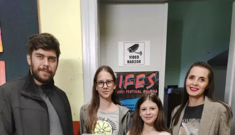 GUNJA&Scaron;kolska filmska družina Mladi SKIG-ovci&nbsp;vratila se se u Gunju s jo&scaron; jednim priznanjem, a to je prvo mjesto u kategoriji Junior od 13&nbsp;do 18&nbsp;godina prema odluci dječjeg žirija na 12. Filmskom festivalu smijeha &ndash; FIFES za film "San ili java"LISTOPAD 2024.