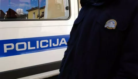 RIJEKA, 12. 01. 2006. - POLICIJA, POLICAJAC  SNIMIO: VEDRAN KARUZA