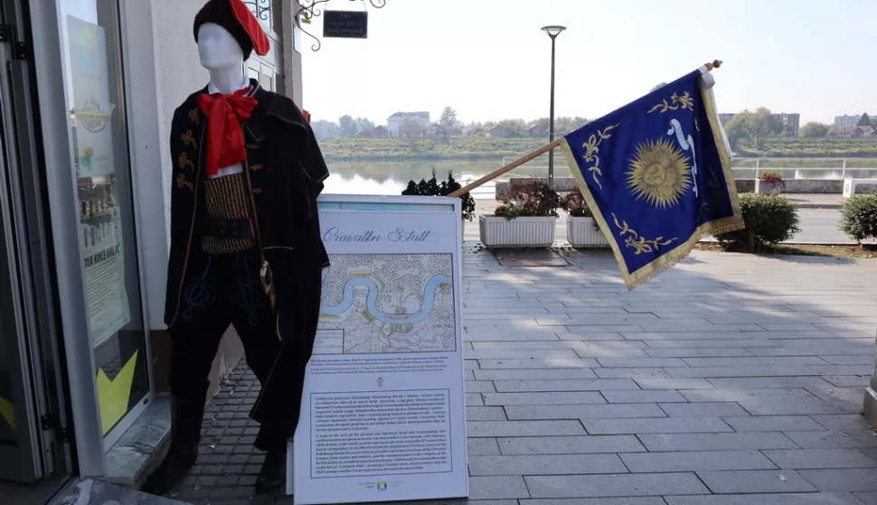 SLAVONSKI BROD - Turistička zajednica Slavonskog Broda u suradnji s Gradom 18. listopada obilježit će Dan kravate.2024.