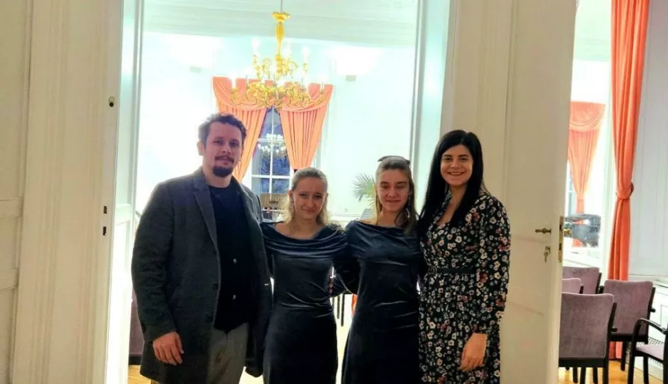 VALPOVO/BELIŠĆENera Torjanac na klarinetu i Iva Perak na klaviru sudjelovale su na 9. Međunarodnom natjecanju Danubia Talents u Budimpešti. Iva i Nera svirale su u disciplini komorna glazba u B kategoriji i osvojile drugu nagradu i srebrnu medalju. Njihovi su mentori profesorica klavira Marija Pušić i profesor klarineta Denis Ravlić.STUDENI 2024.