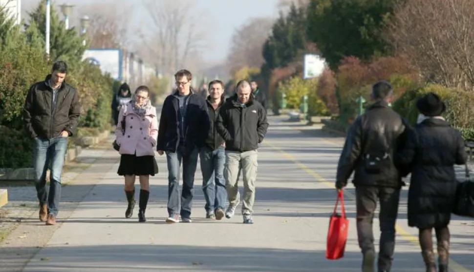 snimio Davor KIBEL, Osijek, 21.11.2016. Promenada, slobodnjak, etnja, toplo vrijeme