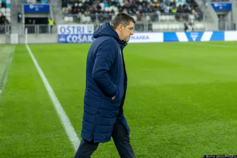 08.12.2024., Osijek - SuperSport HNL, 16. kolo, NK Osijek - NK Lokomotiva Trener Silvijo Cabraja Photo: Borna jaksic/PIXSELL