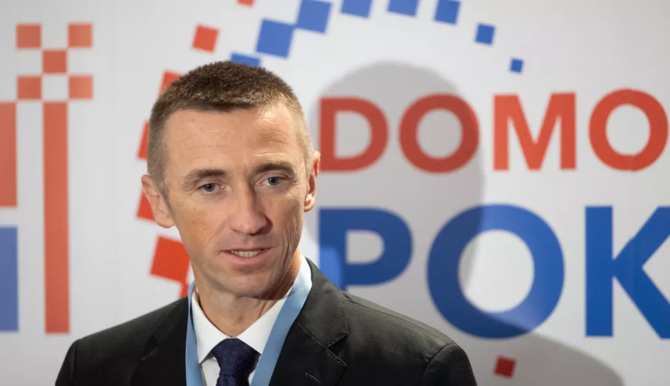 Zagreb, 31.08.2024. - Predsjednik Domovinskog pokreta Ivan Penava i kandidat za zamjenika predsjednika te stranke Stipo Mlinarić dali su izjave za medije nakon Izbornog sabora stanke.Na fotografiji Ivan Penava.foto HINA/ Edvard ŠUŠAK /es
