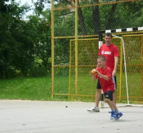 Domagoj Kuže sa sinom Tinom kad jejunior počeo igrati rukometUSTUPLJENA FOTOGRAFIJA