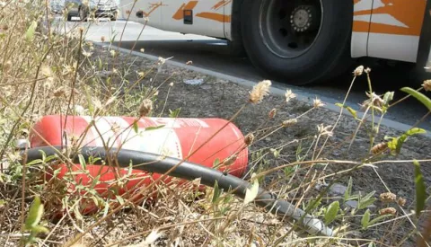 19.07.2011., Kastel Gomilica - Na kastelanskoj magistrali oko 11 sati doslo je do zapaljenja instalacija na autobusu AP Varazdin koji je prometovao iz Dubrovnika za Zagreb. Brzom intervencijom vozaca sprijecena su daljnja ostecenja i nitko od putnika nije ozlijedjen. Photo: Ivo Cagalj/PIXSELL------zadnja2 st