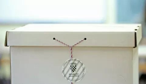 05.01.2020., Zagreb - Iborno mjesto u Krajiskoj ulici. Velika izlaznost: 119.000 ljudi vise glasalo nego u 1. krugu Gotovo 18,87 posto biraca glasovalo je tijekom prijepodneva na hrvatskim predsjednickim izborima, a izlaznost na biralista je veca nego u prvom krugu. Photo: Sanjin Strukic/PIXSELL