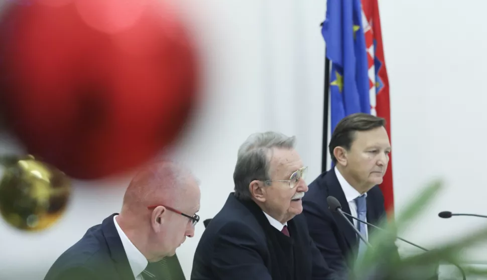 Zagreb, 12.12.2024.- Redovita skup&scaron;tina Hrvatske akademije znanosti i umjetnosti (HAZU). Na fotografiji predsjednik HAZU Velimir Neidhardt (C).foto HINA/ Lana SLIVAR DOMINIĆ/ lsd