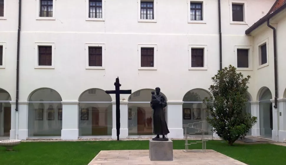 Dvori&scaron;te Franjevačkog samostana Vukovar