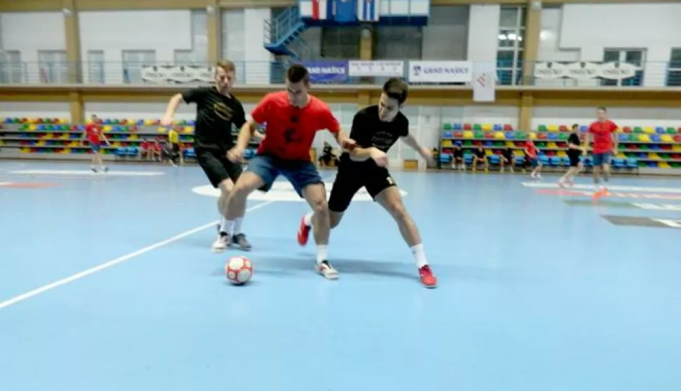Nogomet03.01.2019. Bozicni malonogometni turnir u NasicamaNa slici: Detalj s utakmice Ljesnjak united - CB PrestigeSnimio: Srecko Sobodic