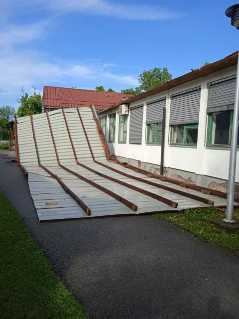 RETKOVCIU okviru poziva na dostavu projektnih prijedloga "Izgradnja, rekonstrukcija i opremanje osnovnih škola za potrebe jednosmjenskog rada i cjelodnevne škole" Upravni odjel za obrazovanje i društvene djelatnosti u ime Vukovarsko-srijemske županije nominirao je prijavu projekta rušenja i uklanjanja postojeće školske zgrade nastradale u olujnom nevremenu u ljeto 2023. godine te izgradnje nove zgrade Osnove škole "Ana Katarina Zrinski" u Retkovcimaodobreno 2024.