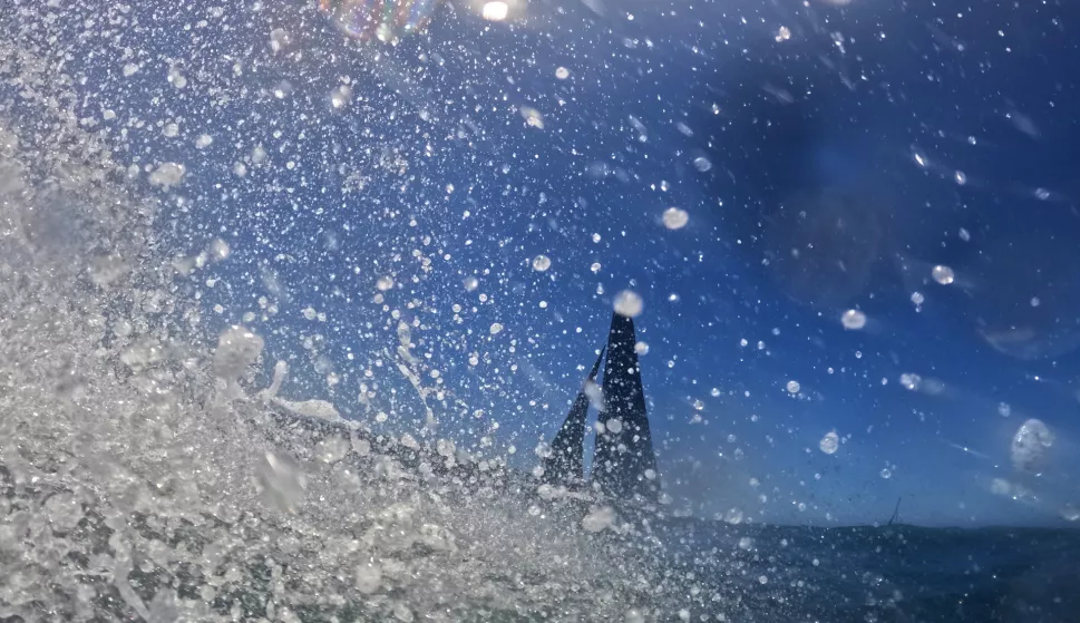 epa11793499 A yacht makes its way out of the heads during the 2024 Sydney Hobart Yacht Race in Sydney, Australia, 26 December 2024. EPA/MARK EVANS AUSTRALIA AND NEW ZEALAND OUT