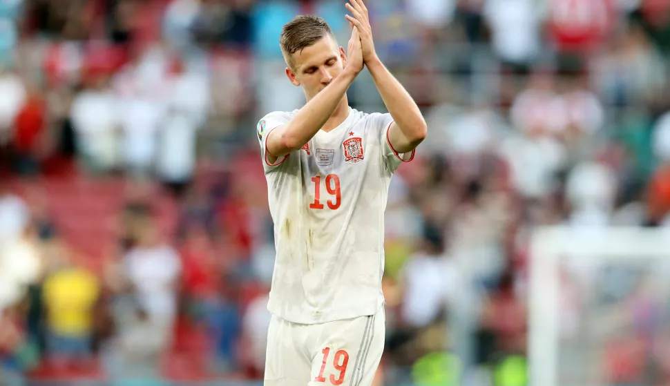 Kopenhagen, 28.06.2021 - Utakmica osmine finala Europskog nogometnog prvenstva: Hrvatska - panjolska na Parken stadionu u Kopenhagenu. Na slici Dani Olmo pozdravalja hrvaske navijace.foto HINA/ Daniel KASAP/ ds