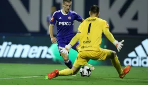 Zagreb, 20.8.2022.- Utakmica 6. kola HNL-a Dinamo - Osijek. Na fotografiji Mislav Oršić, Ivica Ivušić. foto HINA/ Daniel KASAP/ dk