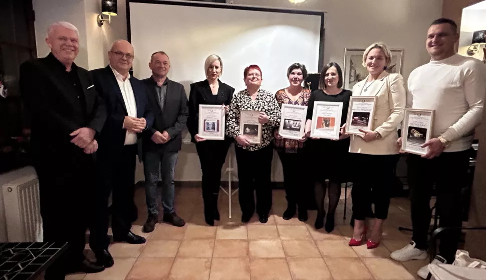 SLAVONSKI BROD - Izbrani najljep&scaron;i izlozi i okućniceprosinac 2024.