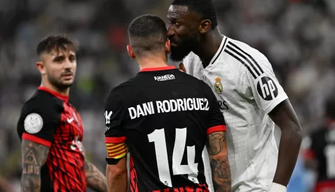 epa11815748 Real Madrid's Antonio Rudiger (R) argues with Mallorca's Dani Rodriguez (C) during the Spanish Super Cup semi final match between Real Madrid and RCD Mallorca, in Jeddah, Saudi Arabia, 09 January 2025. EPA/STRINGER