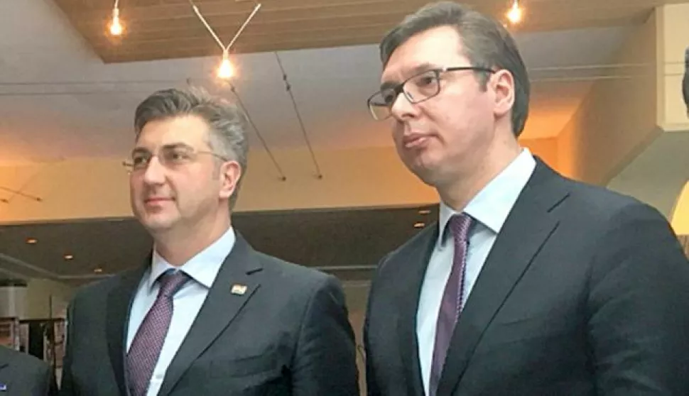 Davos, 20.1.2017 - Hrvatski premijer Andrej Plenković sudjelovao je na Svjetskom gospodarskom forumu u Davosu na panelu pod nazivom "Go East: Strenghtening Europe's Neighbours. Na slici ukrajinski predsjednik Petro Poroenko, povjerenik Europske komisije za europsku susjedsku politiku i pregovore o proirenju Johannes Hahn, Andrej Plenković, srbijanski premijer Aleksandar Vučić i austrijski ministar vanjskih poslova Sebastian Kurz.foto HINA/ Vlada RH/ ua