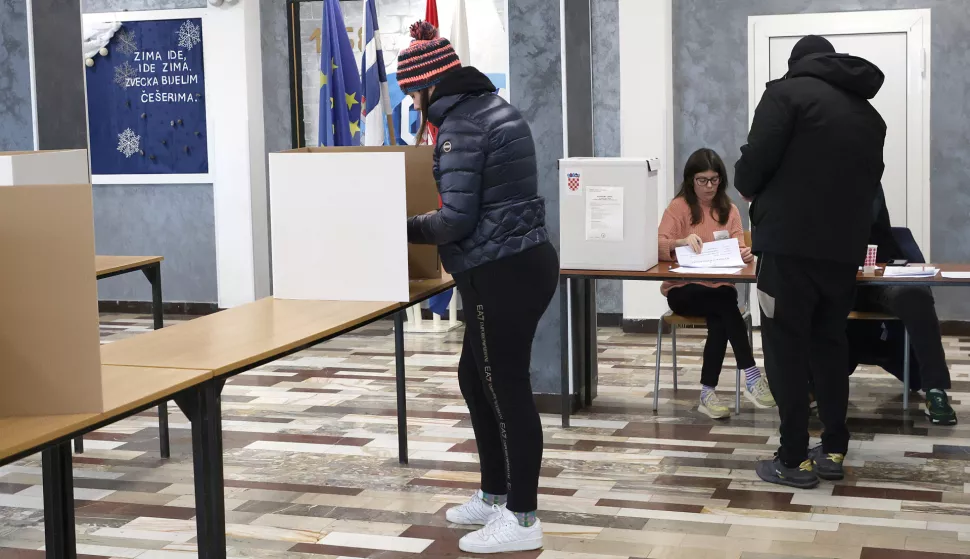 Osijek, 12. 01. 2025., Predsjednički izbori, drugi krug, birališta, izborna mjesta, glasovanje, biračiSNIMIO BRUNO JOBST