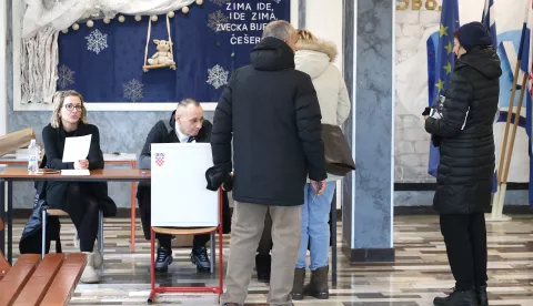 Osijek, 12. 01. 2025., Predsjednički izbori, drugi krug, birališta, izborna mjesta, glasovanje, biračiSNIMIO BRUNO JOBST